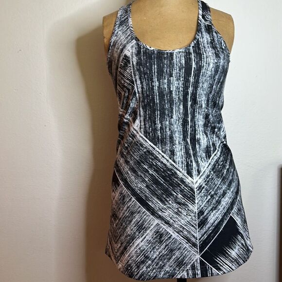 Lululemon sz 6 black and white track tank top great pre owned condition - Picture 7 of 8
